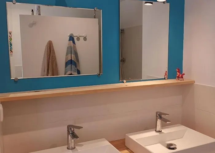 Maison De Charme, A 2 Pas Du Centre De - Drome Nyaraló *